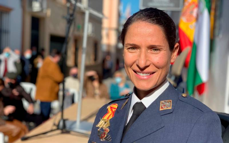 La comandante sevillana Torres, la primera mujer con más de 1.000 horas de vuelo en F-18
