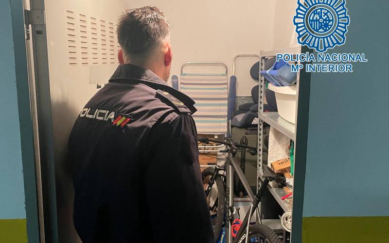 Un joven de 18 años y un menor roban 130 trasteros en Jerez