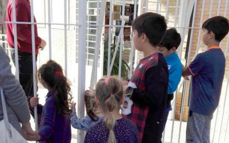 Los niños del Polígono Sur quieren la biblioteca abierta los sábados