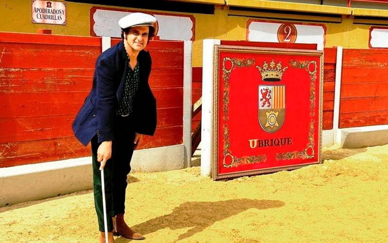 El torero de La Puebla dibuja el número 100 en el ruedo de Ubrique