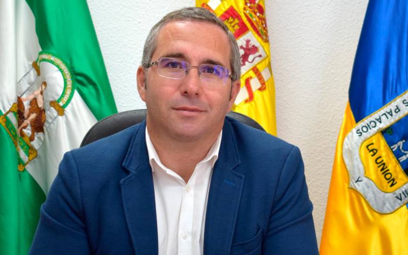 El alcalde de Los Palacios: «No consentiré una falta de respeto más»