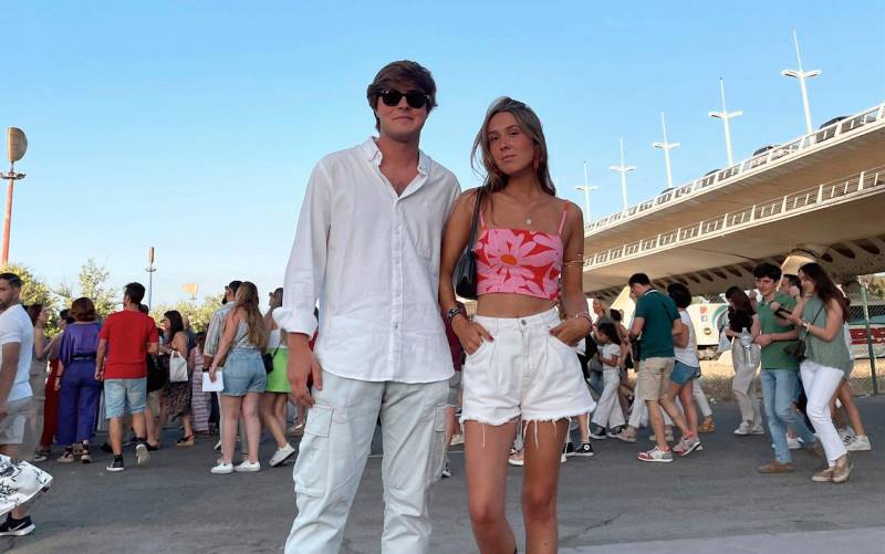 Dos jóvenes sevillanos lanzan una marca de ropa oversize y unisex