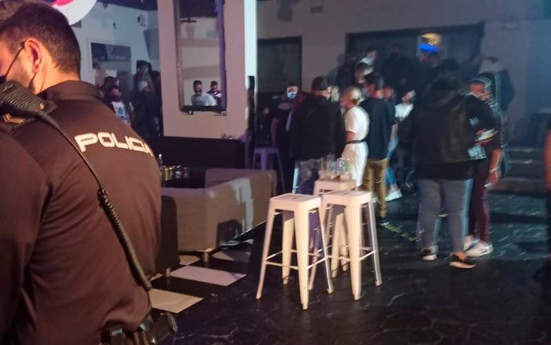 Desalojan una fiesta a ‘puerta cerrada’ en un pub de Sevilla