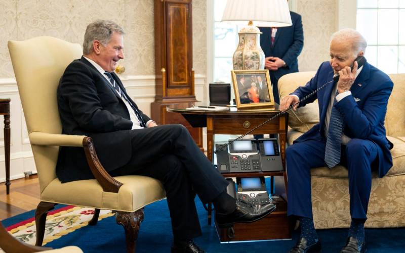 El presidente de Finlandia, Sauli Niinisto, y el presidente de Estados Unidos, Joe Biden.