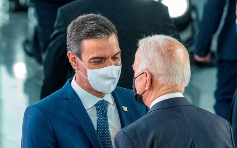Biden comunica a Sánchez un aumento de los destructores en Rota