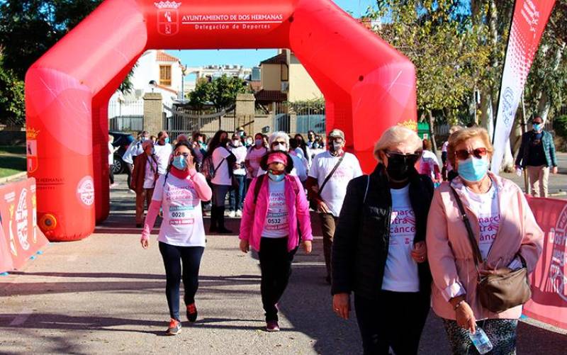 Dos Hermanas se echó a la calle para mostrar su apoyo a la lucha contra el cáncer