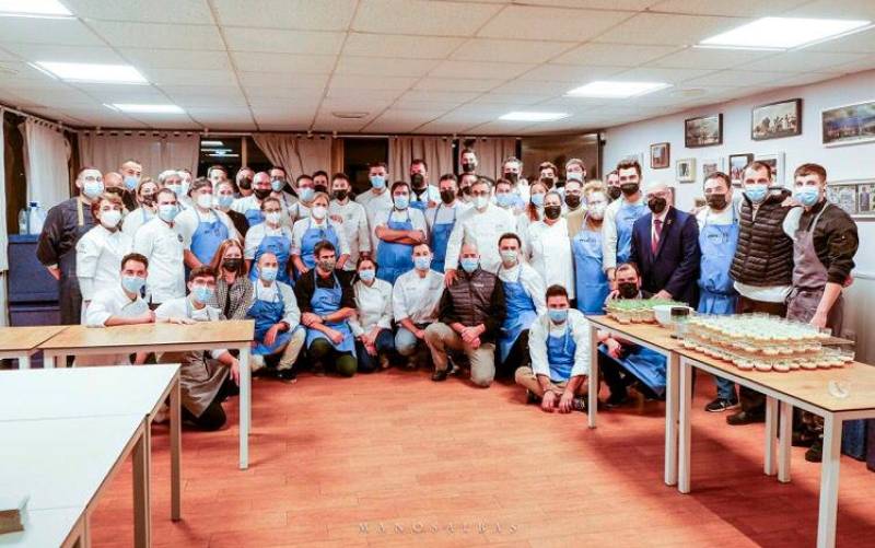 Vuelven los Chefs Azules con su cocina solidaria