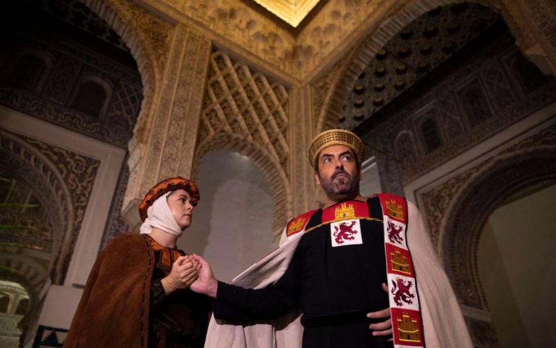 Celia Vioque y Néstor Barea interpretan a Aldonza y Alfonso X el Sabio en el Real Alcázar.