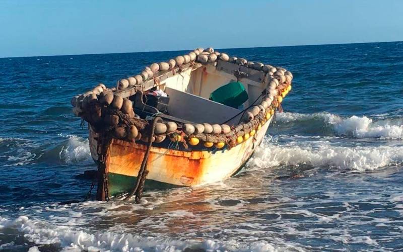 Buscan a 21 desaparecidos del naufragio de una patera en Cádiz