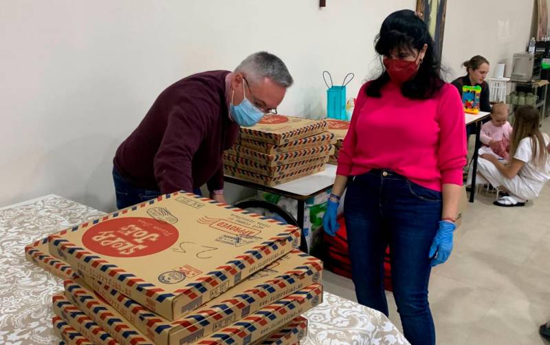 Cariño en forma de pizzas para niños ucranianos en San Juan