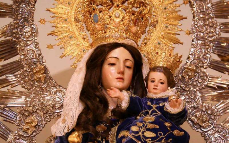 Cortan y roban la cabeza de una virgen con su corona en Badajoz