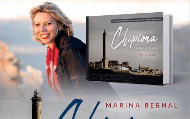 Marina Bernal presentó anoche su libro “Chipiona, un paraiso cercano”