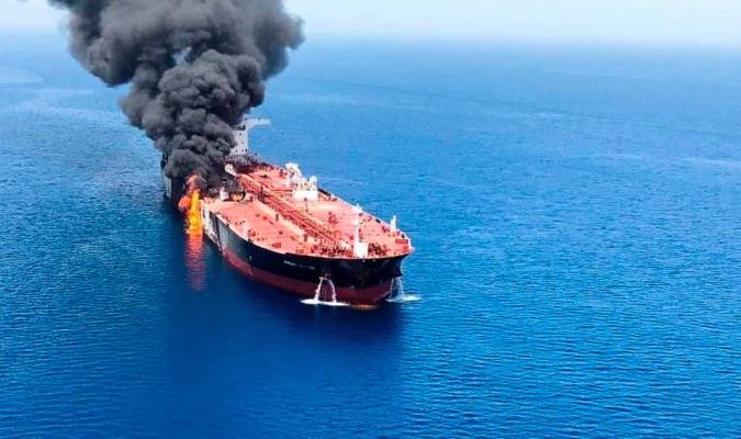 El precio del petróleo se ha disparado tras el ataque en el estrecho de Ormuz. / EFE
