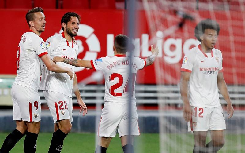 El Sevilla encadena dos victorias y se asienta en Champions (2-0)
