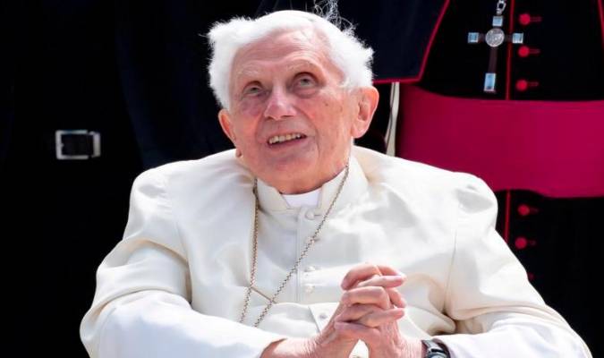 Benedicto XVI nos deja (por segunda vez) en manos de Francisco
