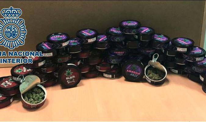 Dos detenidos por transportar marihuana en más de 50 latas de conserva