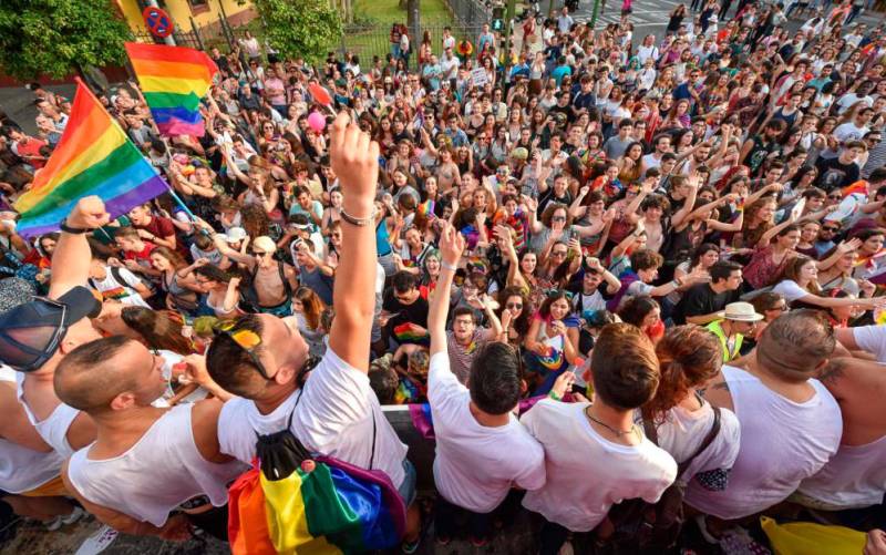 El Ayuntamiento de Sevilla suspende las actividades del mes de la Diversidad Sexual y Orgullo por el coronavirus