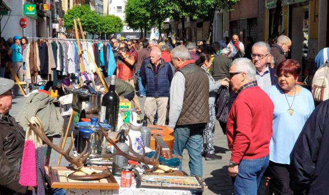 La Policía Local reordena el mercadillo más antiguo de Sevilla