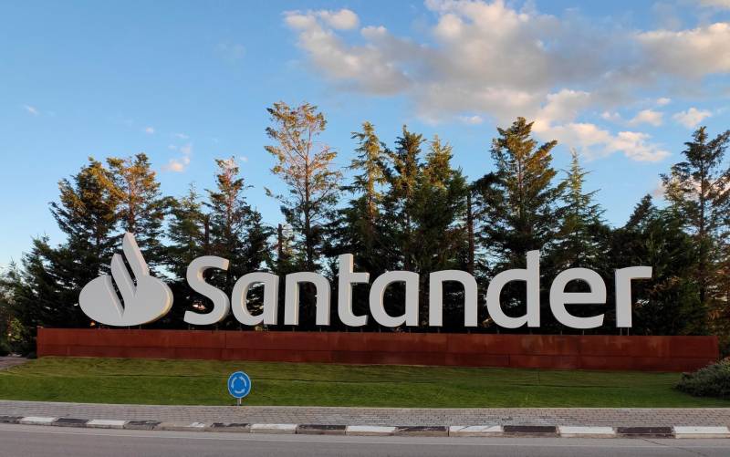 Banco Santander plantea un ERE para 4.000 personas y cerrará el 30% de oficinas