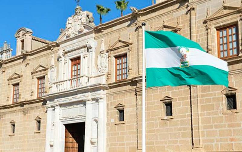 VÍDEO | Así fue la izada de la bandera de Andalucía en el Parlamento
