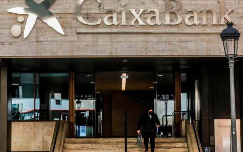 La fusión de Bankia y CaixaBank desencadena miles de despidos y cierres de oficinas
