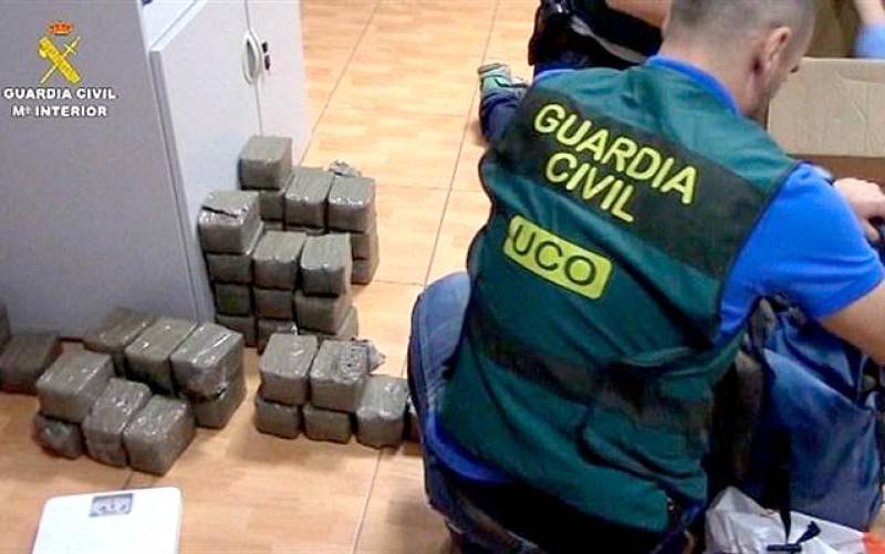 Imagen de archivo de una operación de narcotráfico de la Guardia Civil. / El Correo