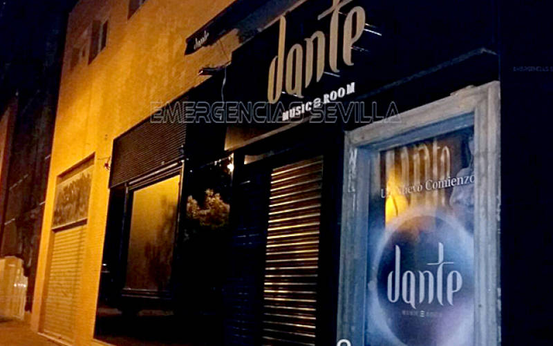 Imagen de la fachada de la discoteca Dante. / Emergencias Sevilla