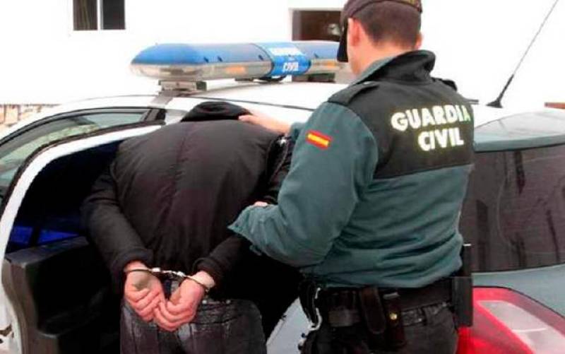 Imagen de archivo de una detención de la Guardia Civil. / El Correo
