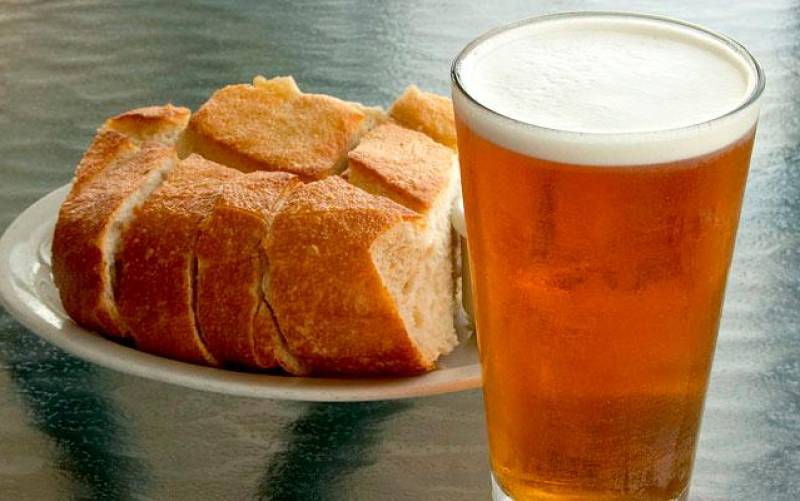 El pan duro también puede usarse para elaborar cerveza. / El Correo