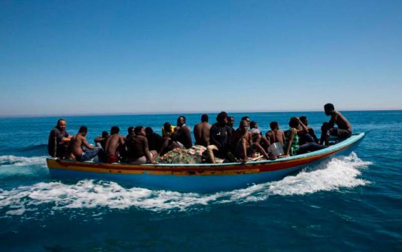 Interceptados 14 inmigrantes a su llegada en patera a una playa de Conil