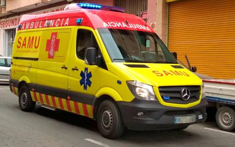 Una ambulancia del SAMU en Alicante. / El Correo