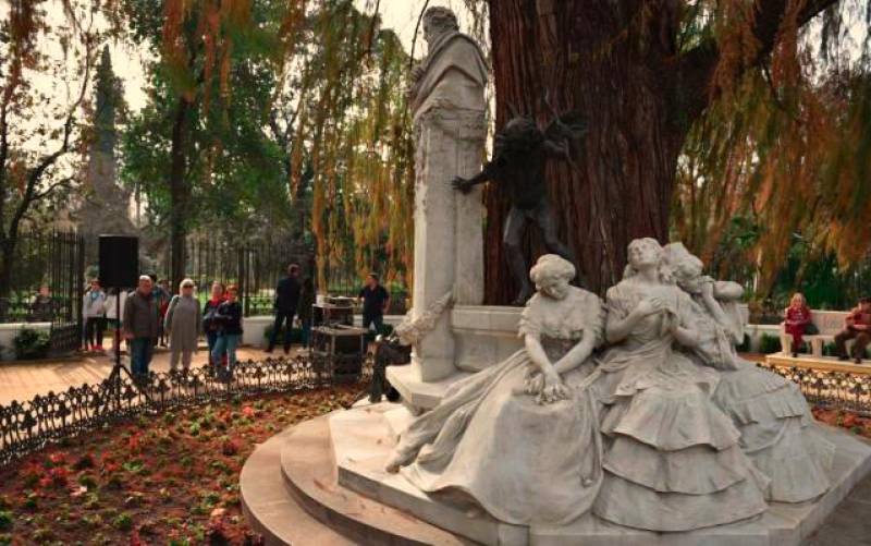 Glorieta de Bécquer, en el Parque de María Luisa, lugar donde se celebra una de las actividades de Engranajes Culturales para el día de San Valentín.