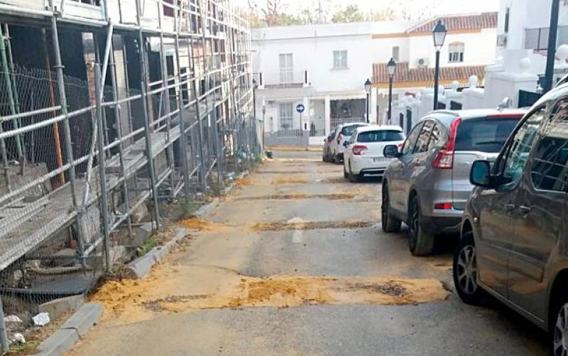Avisan del estado de algunas calles de la Urbanización Arboleda de Tomares