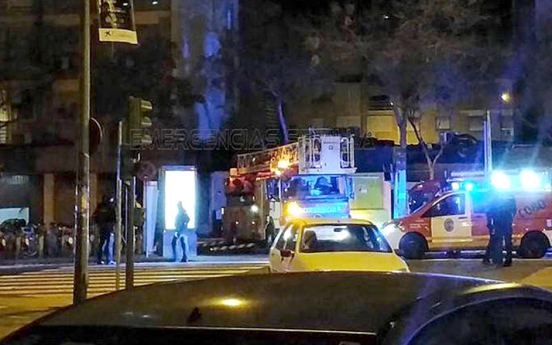 Imagen de los vehículos de Bomberos en la zona. / Emergencias Sevilla