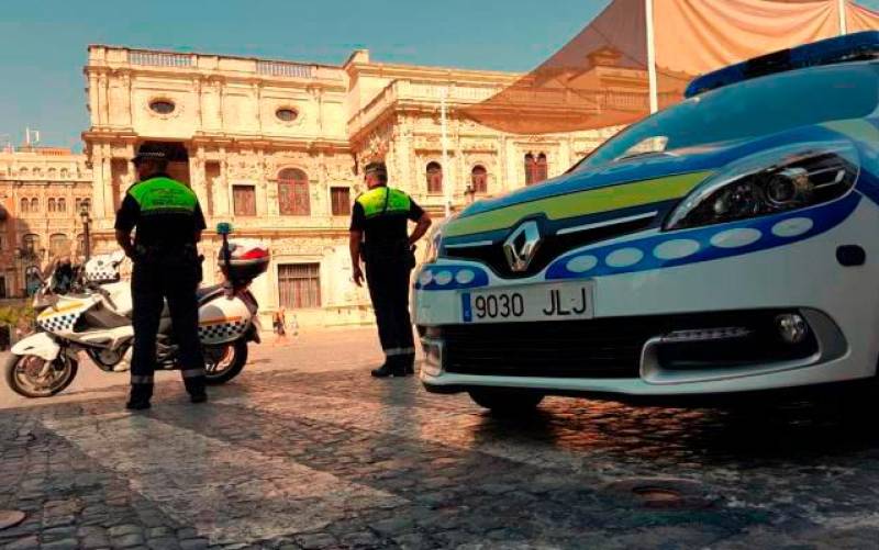 Detenido un policía local como presunto autor de malos tratos a su pareja en Sevilla