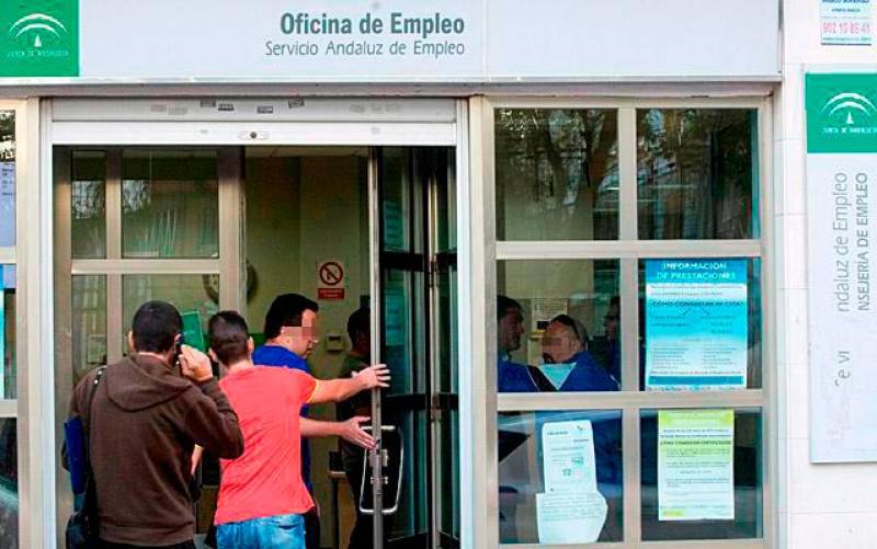 Oficina de empleo en Sevilla. / El Correo