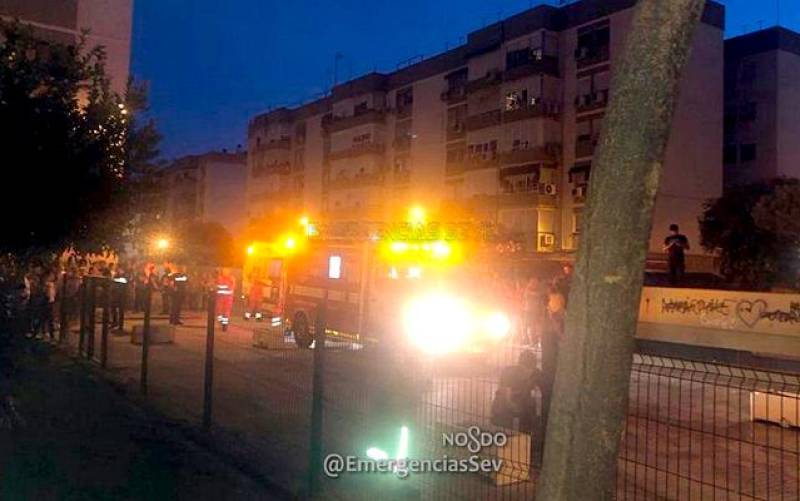 Una anciana de 86 años es hospitalizada tras un incendio en Sevilla capital