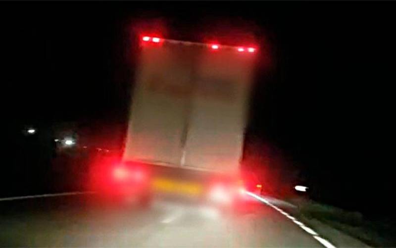 Investigan a un camionero conduciendo en Sevilla temerariamente en zig-zag 