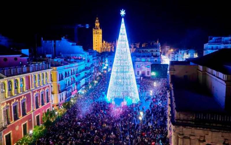 Encendido del Árbol de Navidad digital más alto (40 metros) de Europa. /Joaquín Corchero / E.P.