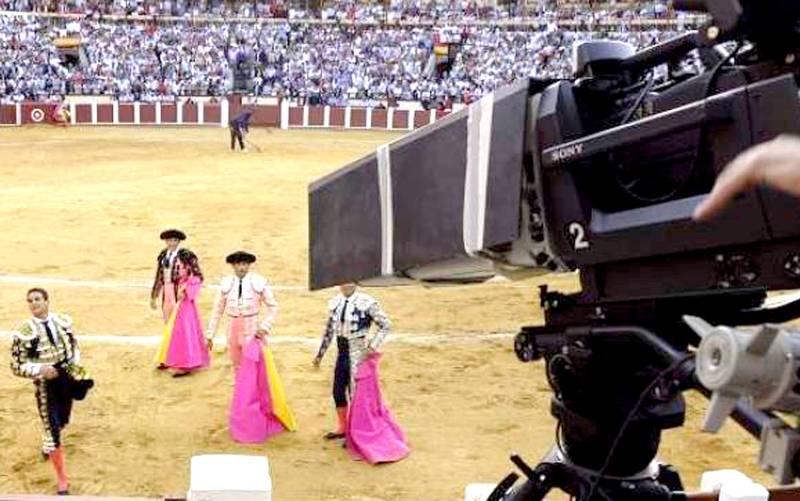 Retransmisión de una corrida de toros. / Foto: Nacho gallego - EFE