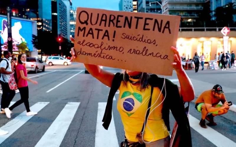 Manifestantes protestan contra las restricciones en Brasil. EFE/Fernando Bizerra Jr