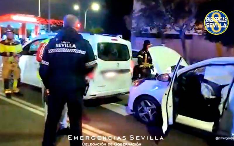 Seis heridos en Sevilla en una colisión junto al Palacio de Deportes de San Pablo