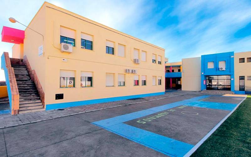 Un colegio de Alcalá suspende las clases de Infantil por cuatro positivos en profesores