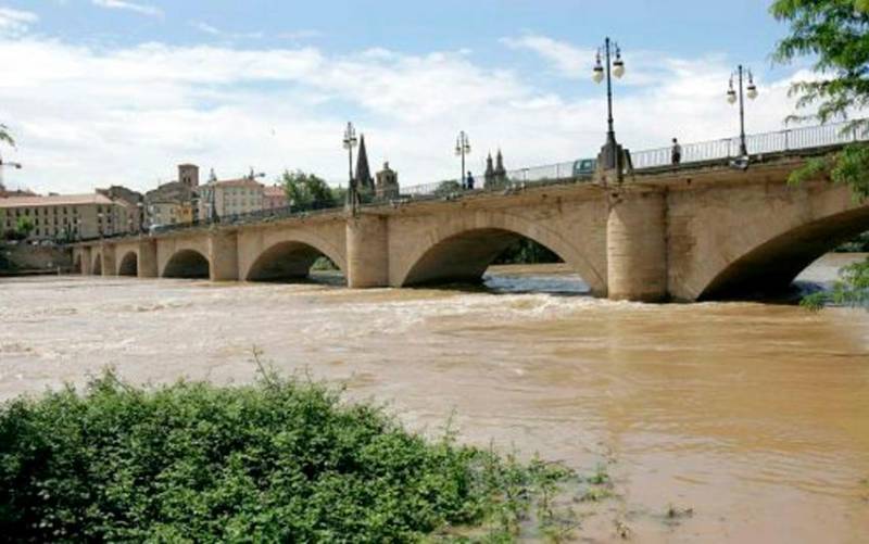 El río Ebro a su paso por Logroño. / EFE