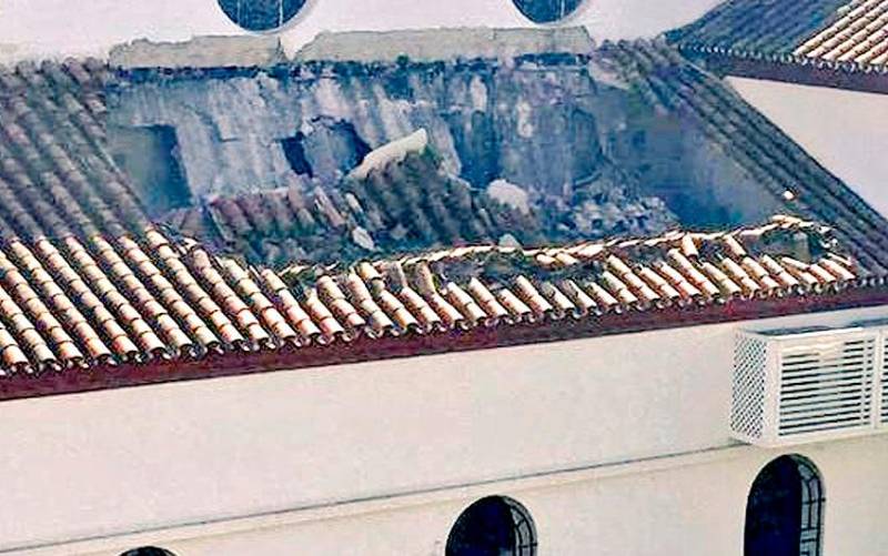 Imagen del techo hundido de la Iglesia del Rosario. / @JesusNavarro