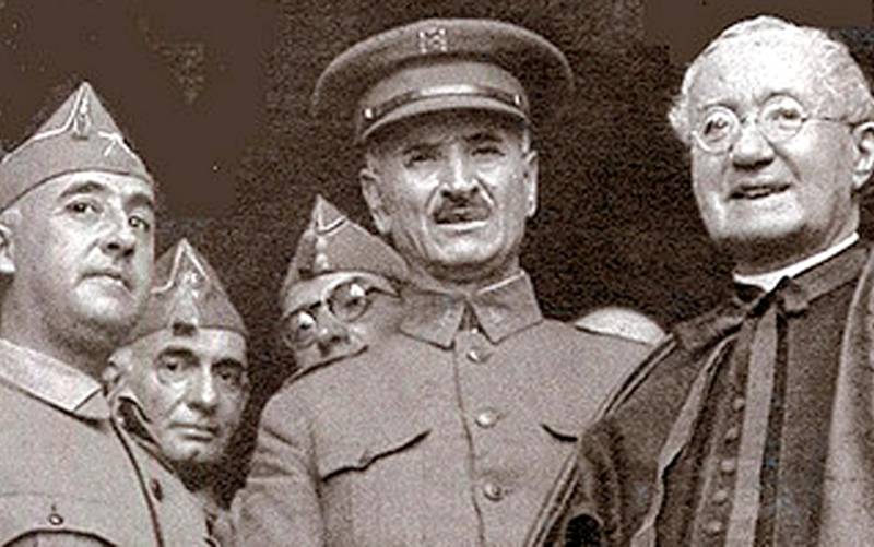 Francisco Franco junto al general Gonzalo Queipo de Llano y el cardenal Ilundáin. / EL CORREO