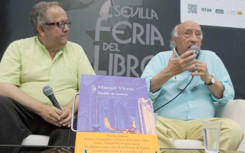 El columnista Manuel Vicent gana el VI Premio de Periodismo de Opinión Raúl del Pozo