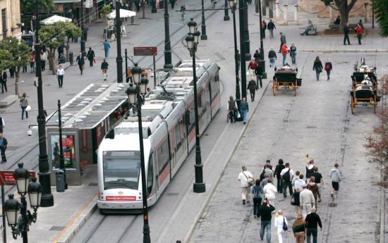 Estudian un tranvibús de Santa Justa al centro y peatonalizar de Gavidia a las Setas
