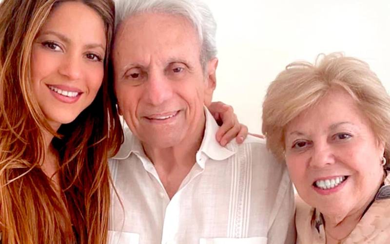 Shakira junto a su madre y su padre. / Instagram