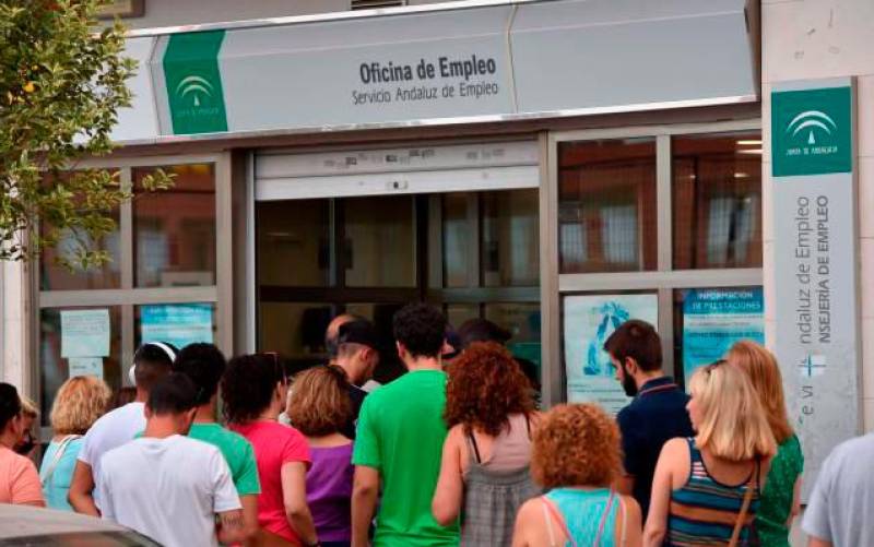 El paro desciende en 69.159 personas en julio en Andalucía
